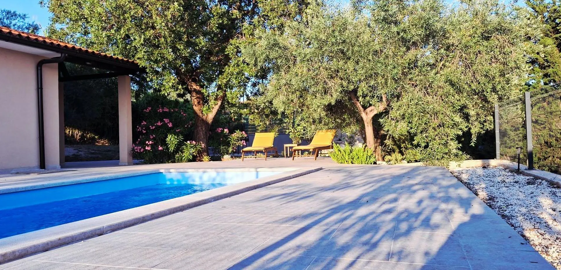Holiday House Zara, Pomer